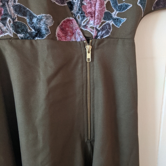 Hemant + Nandita Green Velvet Floral Midi Dress 2 - Picture 7 of 11